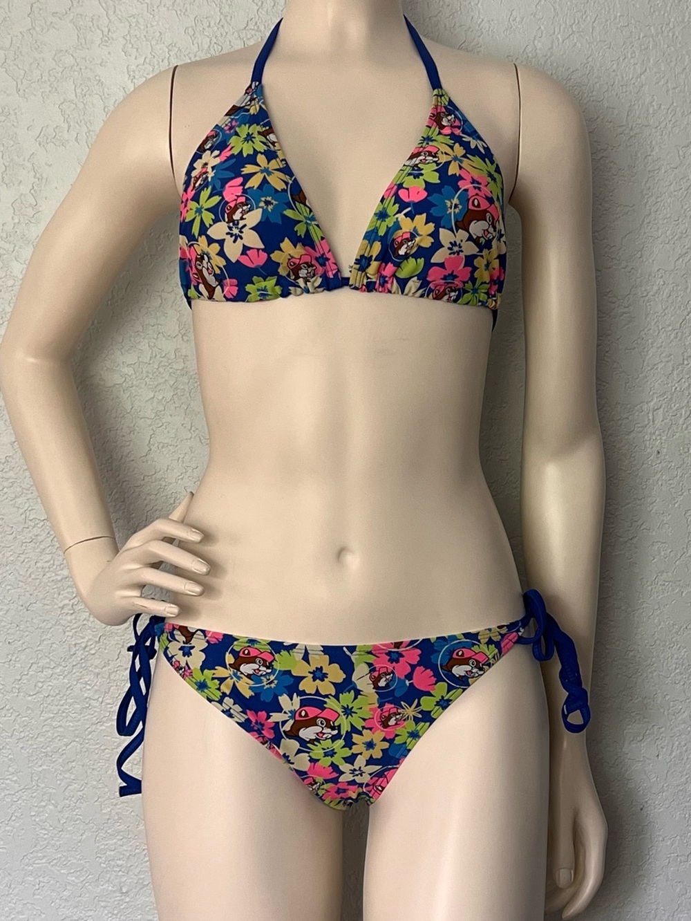 Buc-ee’s Floral String Bikini Swimsuit Medium Beaver Logo Tropical Beach Pool